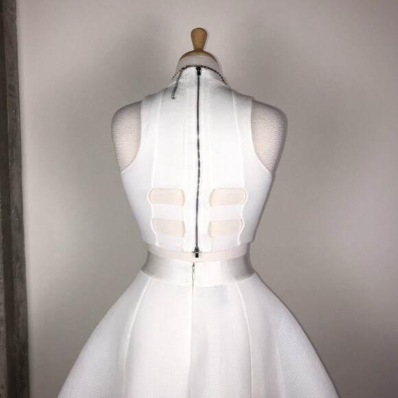 New Express White High Neck Mesh Sleeveless Cropped Cutout Top - Picture 11 of 17